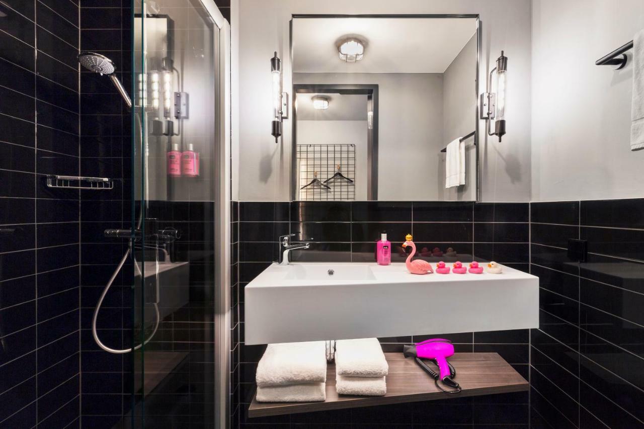 Moxy 3*